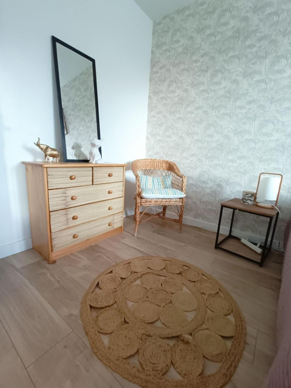 Appartement Design Avec Piscine 디뉴레뱅 외부 사진